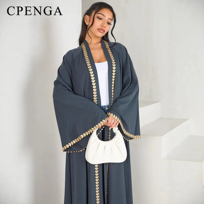 Abaya cardigan pudique pour femme.