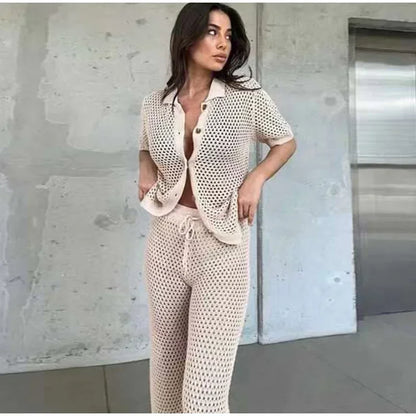 Ensembles pour femme : T-shirt et pantalon en maille ajourée.