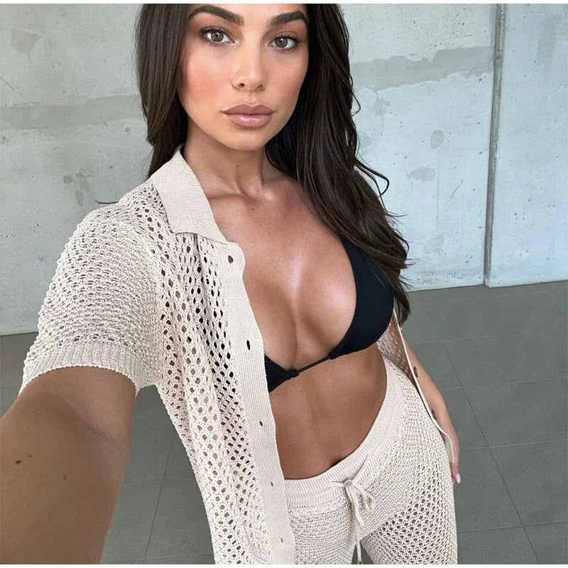 Ensembles pour femme : T-shirt et pantalon en maille ajourée.