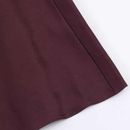 Robe longue élégante unie à col en V et manches longues, Collection printemps 2026. Coupe chic et ajustée.