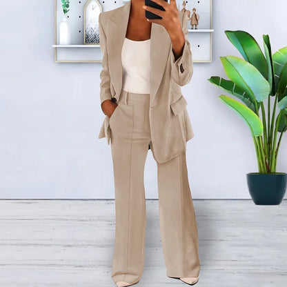 Ensemble deux pièces pour femme : veste blazer, pantalon de travail à jambes larges et taille haute élastique.