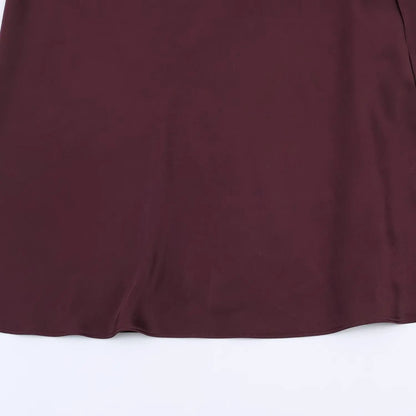 Robe longue élégante unie à col en V et manches longues, Collection printemps 2026. Coupe chic et ajustée.