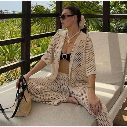 Ensembles pour femme : T-shirt et pantalon en maille ajourée.