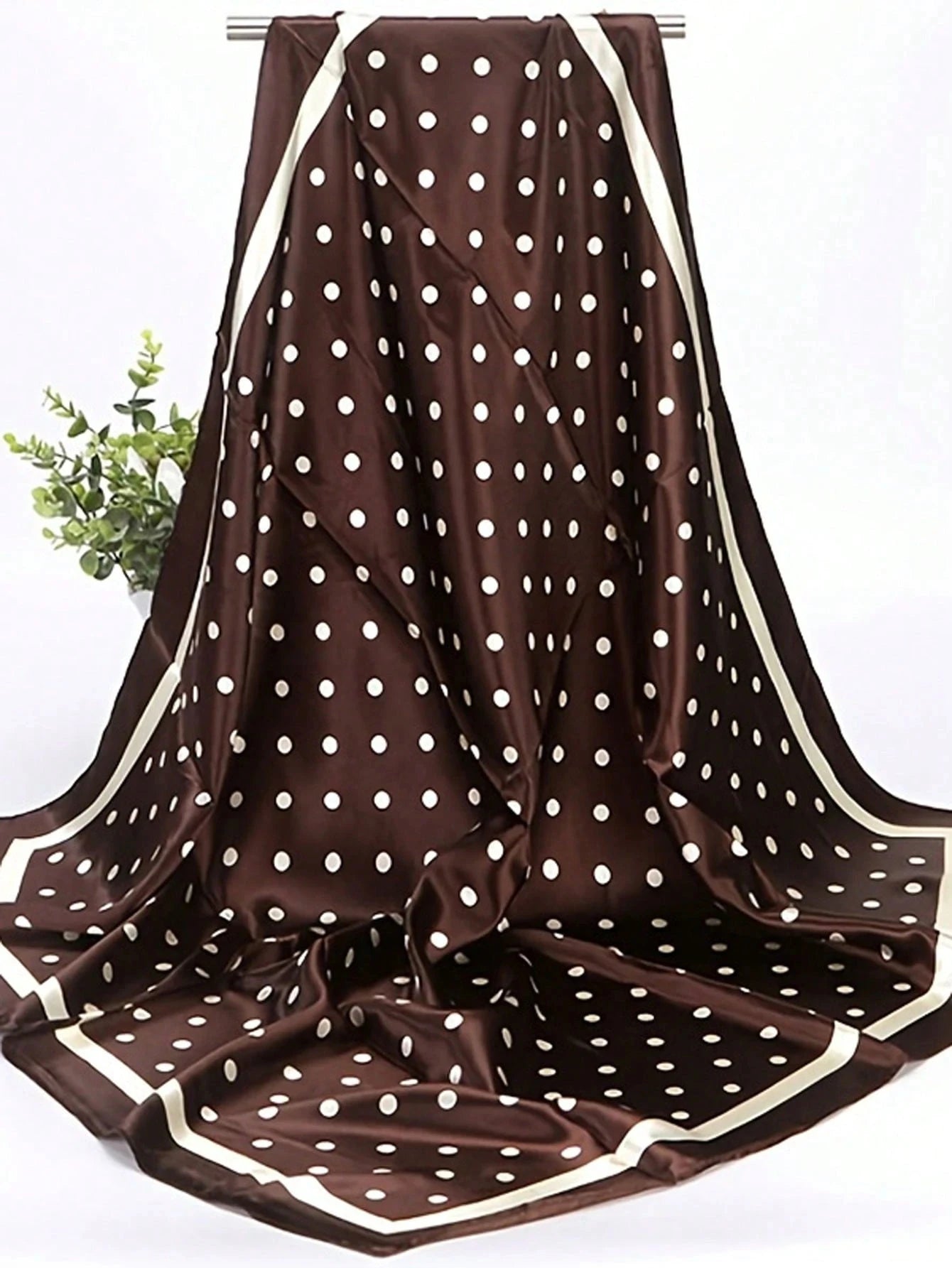 Châle en soie collection 2026.