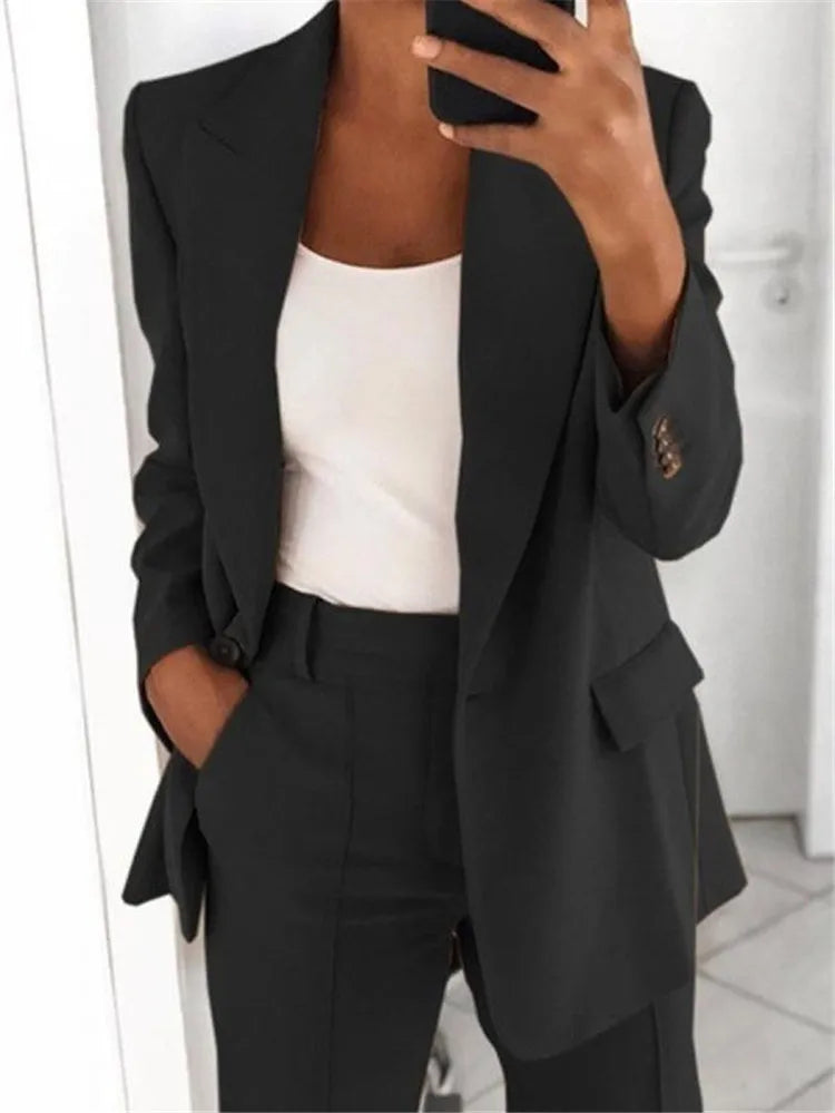 Ensemble deux pièces pour femme : veste blazer, pantalon de travail à jambes larges et taille haute élastique.