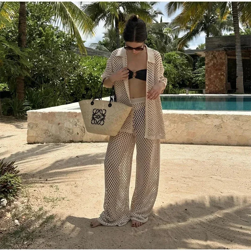 Ensembles pour femme : T-shirt et pantalon en maille ajourée.