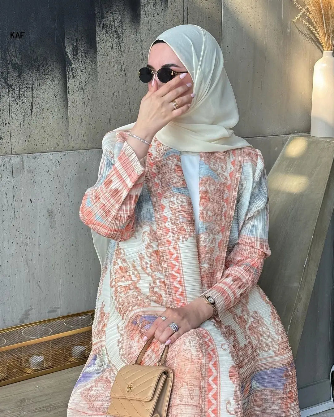 Abaya Miyake élégante à imprimé vintage, ouverte sur le devant, kimono long .