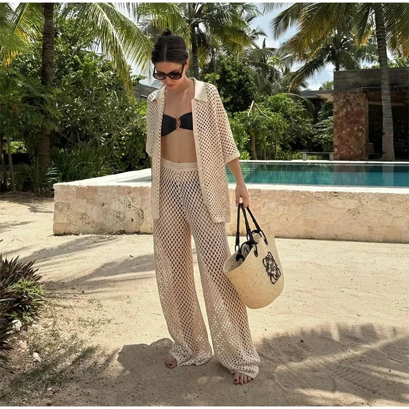 Ensembles pour femme : T-shirt et pantalon en maille ajourée.