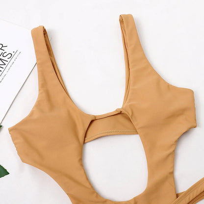 Maillot de bain femme style brésilien, couleur unie avec coupe triangle et dos nu – nouvelle collection tendance de la saison.