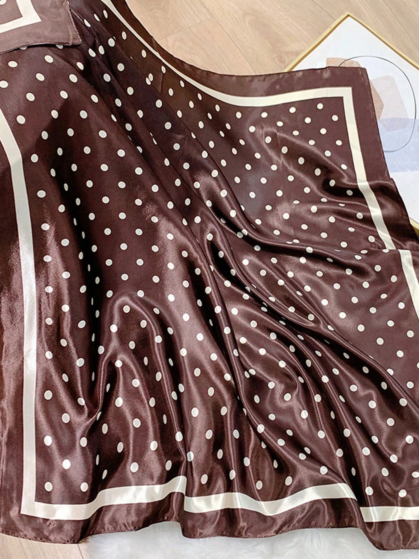 Châle en soie collection 2026.