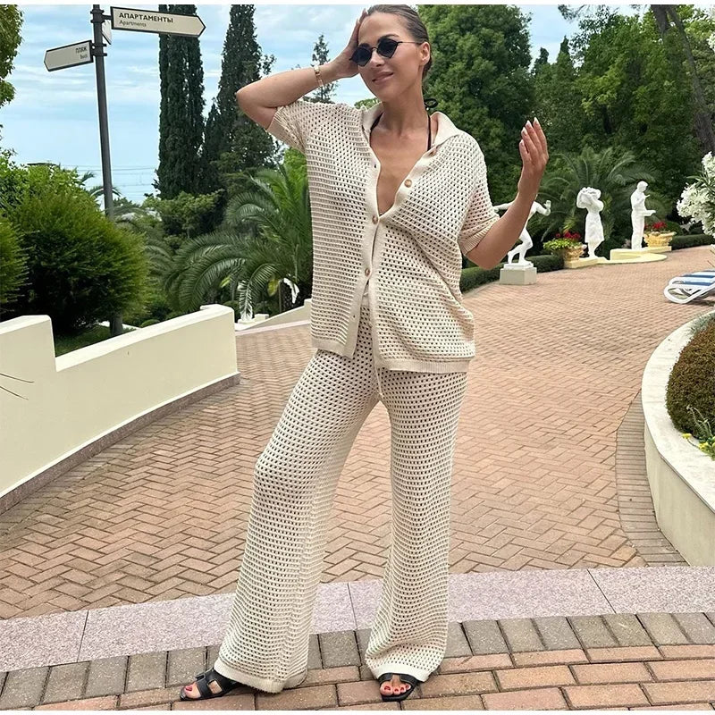 Ensembles pour femme : T-shirt et pantalon en maille ajourée.